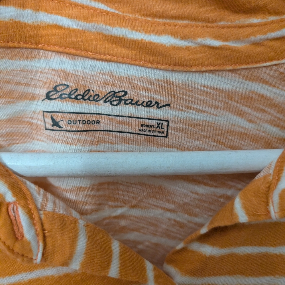 Button up - Picture 2 of 3